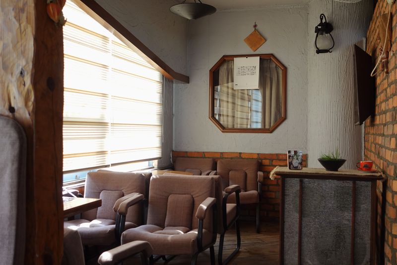 파일:베토벤음악감상실-내부 테이블.jpg