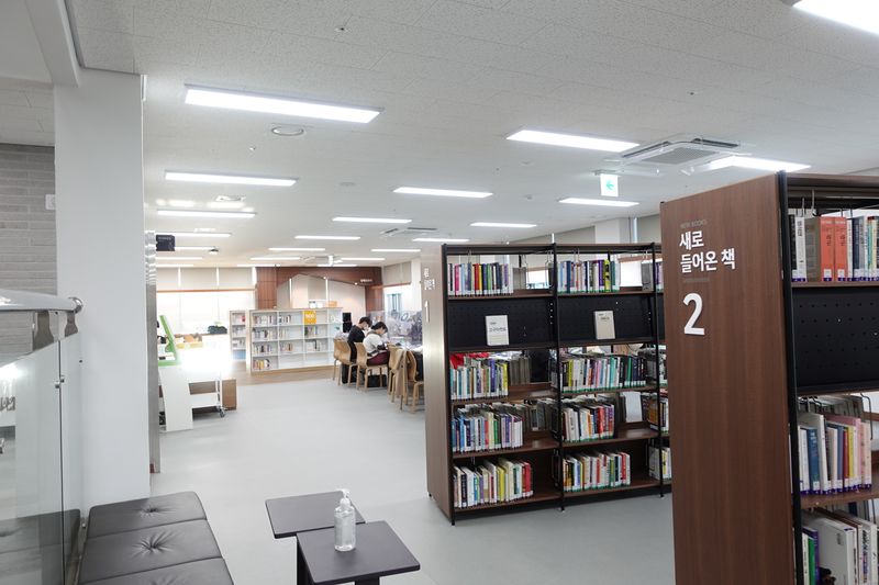 파일:광주중앙도서관-일반자료실.JPG