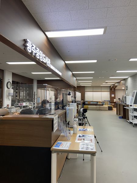 파일:광주중앙도서관 인포데스크.jpeg