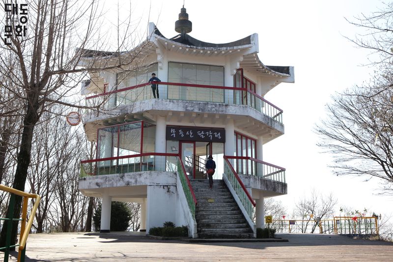 파일:지산유원지-팔각정 전망대 외관-대동문화재단 보유사진.jpg