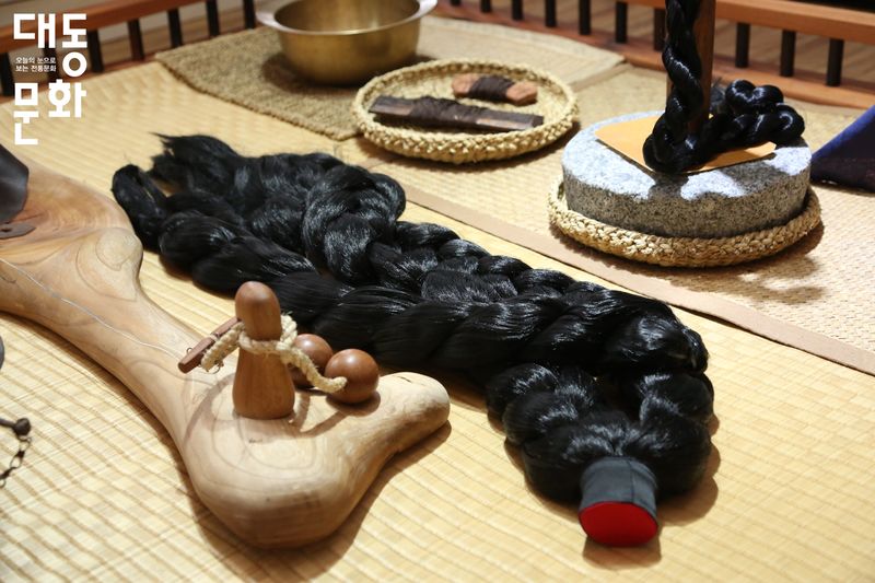 파일:한국미용박물관-가채-대동문화재단 보유사진.jpg