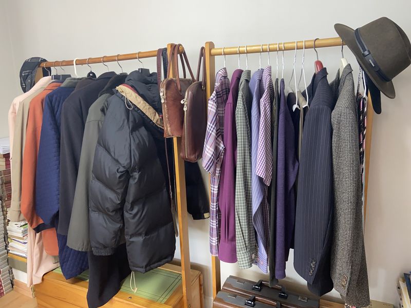 파일:2층 옷과 가방 전시.jpeg