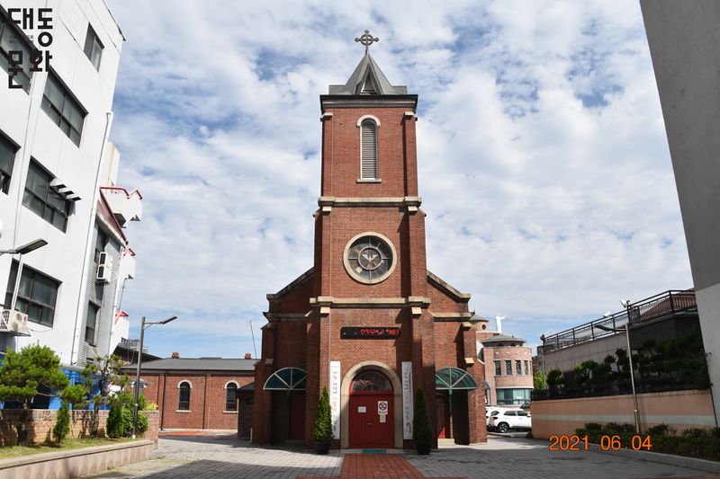 파일:광주북동천주교회-건물 외관-대동문화재단 보유사진.jpg