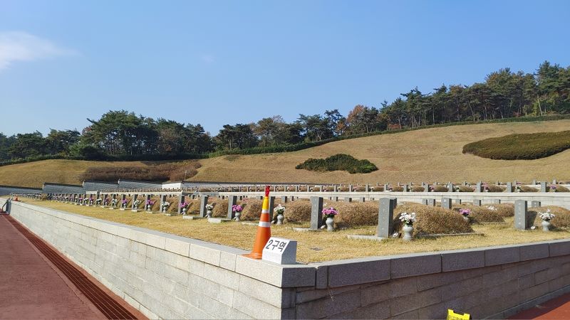 파일:5.18민주묘지 묘역.jpg