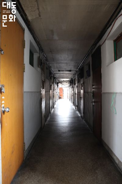 파일:광천시민아파트-복도-대동문화재단 보유사진.jpg