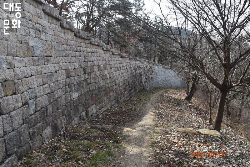 파일:무진고성지-성벽1-대동문화재단 보유사진.jpg