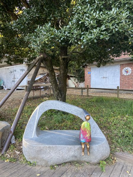 파일:양림동 호랑가시나무 앞 조형물.jpeg