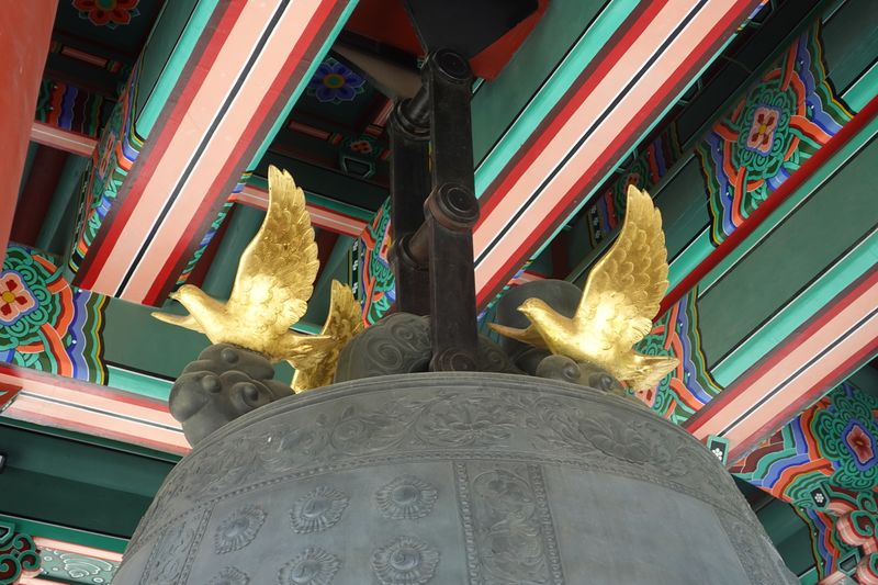 파일:광주 민주의 종-비둘기 조각상.JPG