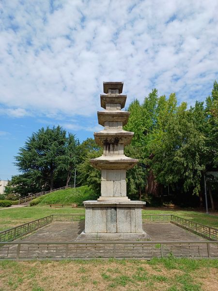 파일:성거사지 오층석탑.jpg