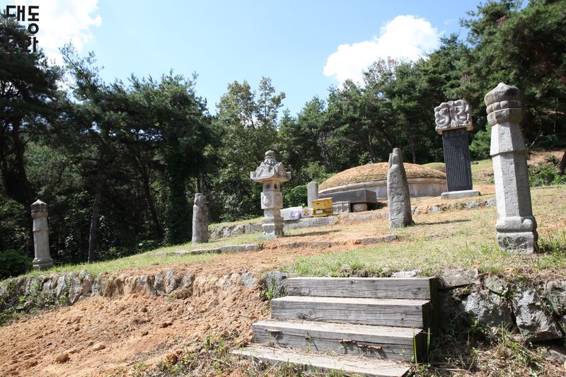 파일:이선제-묘지-대동문화재단 보유사진.jpg