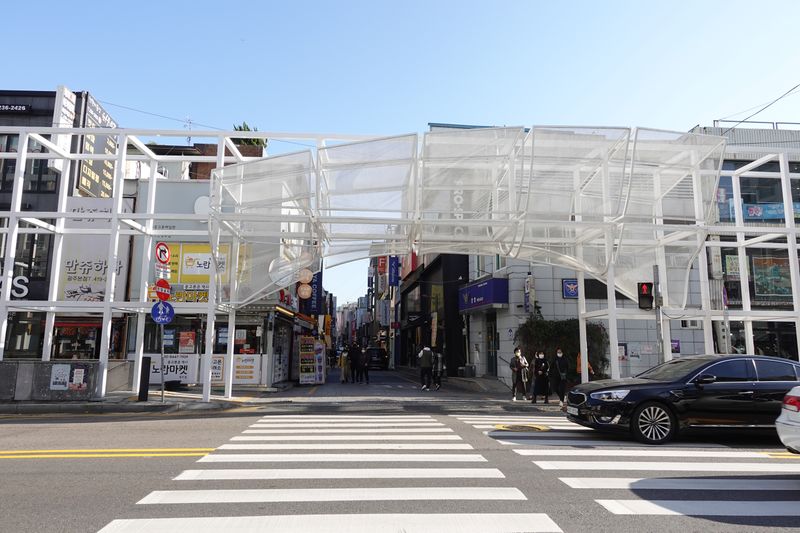 파일:충장로-광주폴리와 충장파출소.JPG